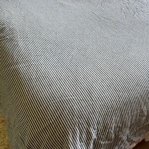 Pottery Barn king size duvet cover. 💯% cotton. 88x91 inches.